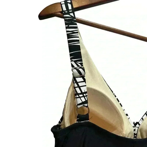 Beachscene Collection Black And White Swim Dress One Piece Swimsuit Women’s 10 - Picture 6 of 11